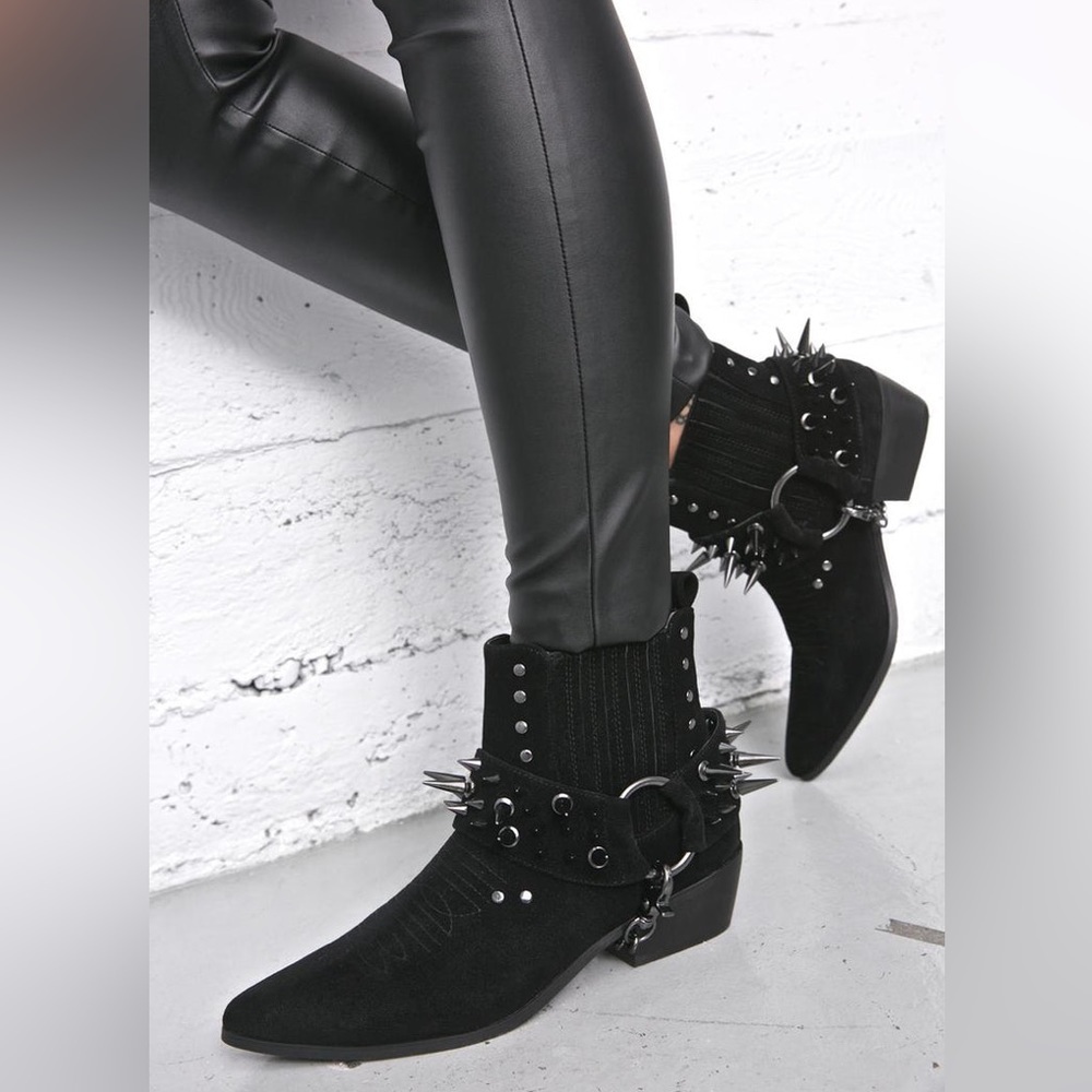 YRU- Black Cowboy Laso Spiked Booties Size 7